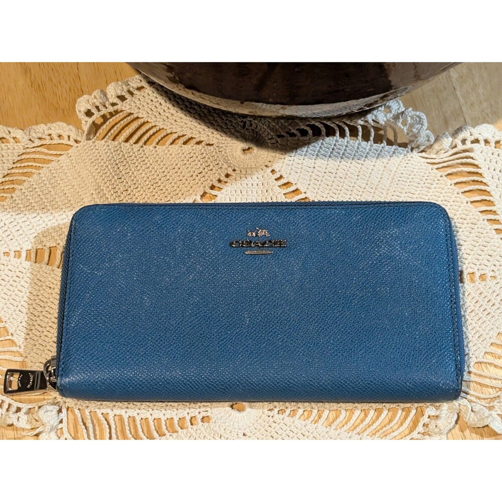 Authentic Coach Wallet Beautiful Blue, Used